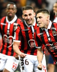  巴黎圣日耳曼主场大胜领跑积分榜  