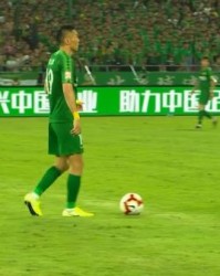  第戎年轻后卫失误送礼，导致球队痛失好局