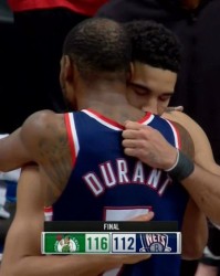  曼联争议红牌引热议，B费染红离场球队惨遭绝杀  