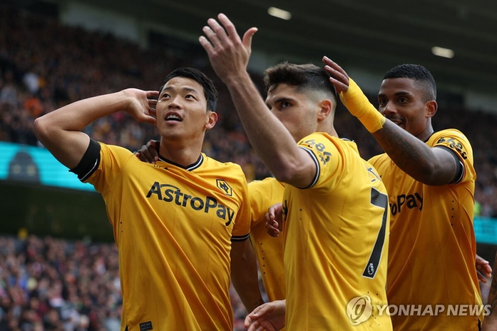  萨拉赫腿筋拉伤缺阵四周，利物浦进攻端告急  