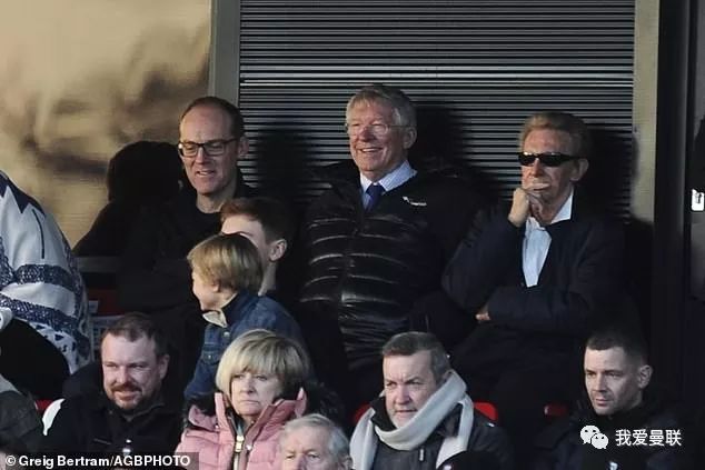  曼联传奇吉格斯现身看台观战引回忆  